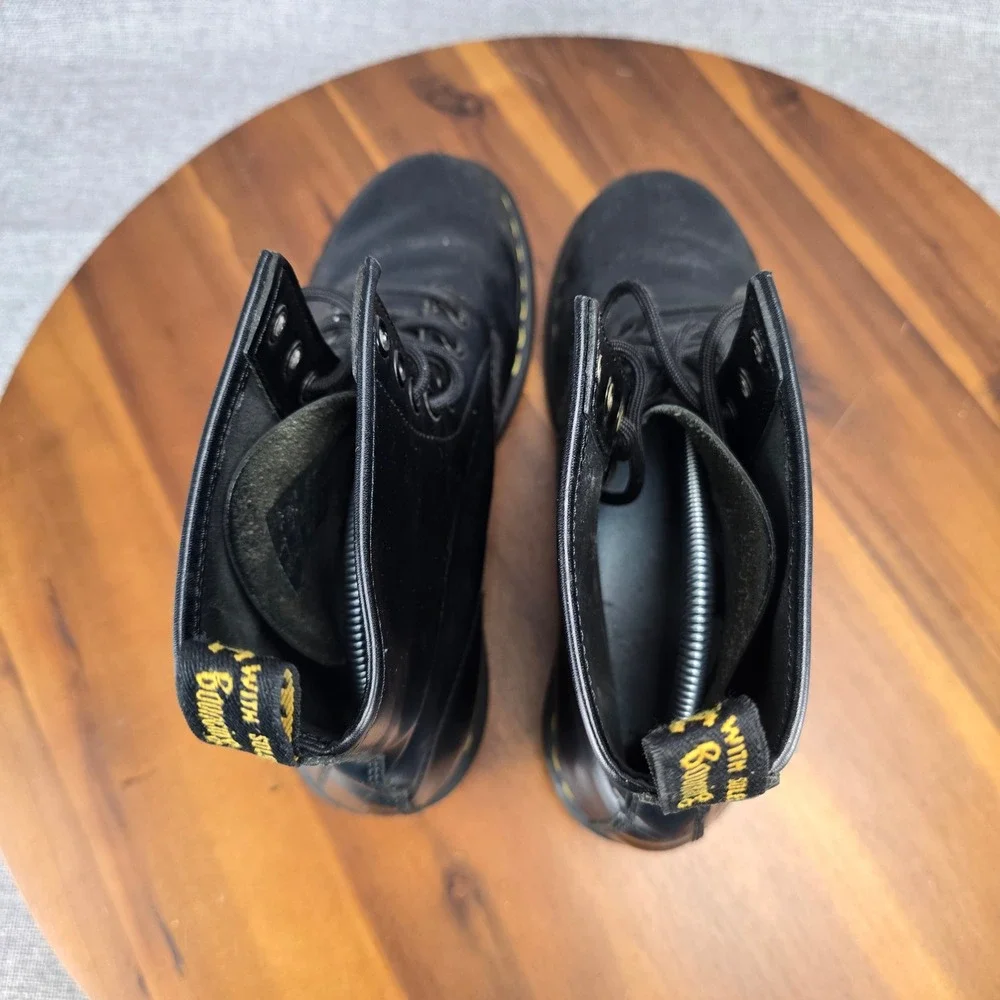 Dr. Martens 1460 Smooth Black Leather 8-Eye Combat Boots Mens 9 Womens 10 11821